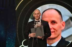 🏆 Profesor Ľubomír Švorc získal ocenenie ESET Science Award 2025! Profesor  Ľubomír Švorc z Ústavu analytickej chémie FCHPT STU sa stal laureátom  prestížneho ocenenia ESET Science Award 2025 v kategórii Výnimočná osobnosť