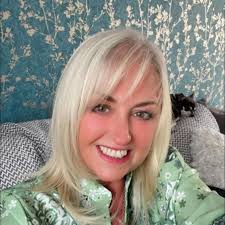 🚨 It's kicking off at Orpington protest! Far-left facist  counter-protesters are hurling missiles, refusing to disperse, blocking  locals from passing. All bussed in rent-a-mob!