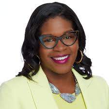 Heather Dowdy's Instagram, Twitter & Facebook