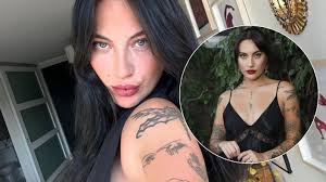 Inesperado! Camila Power reveló que su singular vestido en los Premios  Cordillera era de su mamá