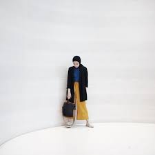 Mode model wanita gadis gaya potret perempuan muda pakaian busana pria. 10 Inspirasi Padu Padan Cardigan Untuk Hijabers Stylish