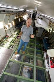 Bruce campbell's airplane nestled in the forests of oregon isn't just a monument to humankind's feats of engineering and mastery of aerodynamics… it's his home. An Engineer Turned A Boeing Airplane Into His Home