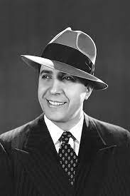 Letras, tablaturas y acordes de guitarra. A 130 Anos De Su Nacimiento El Dramatico Cumpleanos Que Gardel Recibio Un Balazo En El Pecho Vos No Vas A Cantar Mas Celebrity Land