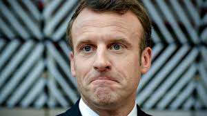At the young age of 39, the former rothschild & cie employee will go down in history as the youngest ever. Emmanuel Macron Stimmenfang Am Rechten Rand Euractiv De