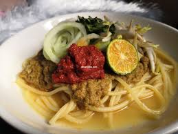 Asam laksa is one of the most popular noodle dishes and is synonymous to the island of penang. Resepi Laksa Johor Kegemaranku