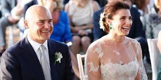 I suoi oltre 220 mila followers fanno della moglie del commissario. Luca Zingaretti Gesto Social Per La Moglie Luisa Ranieri Style24