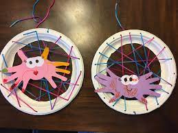 Easy Kids Halloween Craft Paper Plate And Yarn Web Trace Hands On Paper For Spiders Halloween Kids Crafts Easy Halloween Kids Halloween Crafts