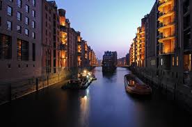 Direkt an der elbe zu residieren, wo die wellen auf hamburg treffen, ist überwältigend. Weltkulturerbe Hamburger Speicherstadt Architektur Online