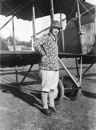 In 1927 Maria de Lourdes de Sá Teixeira, was the first Portuguese women to  take the "brevet" of pilot in the Aviation School a… | Aviators women,  Aviation, Portugal