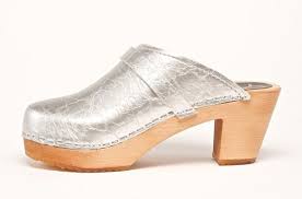 Pepper clog in camel suede from novacas. Bildschirmfoto Instagram Alpargatas Zapatos Zuecos