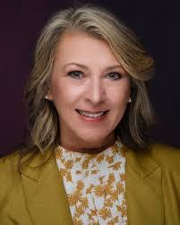 Bonnie Wakefield's Instagram, Twitter & Facebook