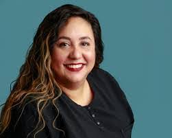 Elisa Crow's Instagram, Twitter & Facebook