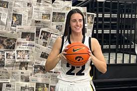 For Caitlin Clark and Iowa women's basketball, record popularity comes with  high expectations - The Athletic