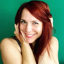 Vera Thaxton's Instagram, Twitter & Facebook