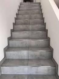 Hersteller haben für den einsatz von fliesen auf treppen spezielle modelle entwickelt, die besondere sicherheit bieten. Fliesen Falke Eine Treppe Mit 15 Stufen Treppenbreite Facebook