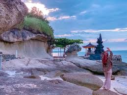 / keindahan dan kesegarannya selalu jadi primadona bagi para wisatawan. Wisata Pantai Goa Landak Di Lombok Barat Administrasi Publik
