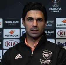 Mikel arteta informing all evertoians in the alex young suite how he is progressing with his injury. Is It Time For Artetaout Should Arsenal Fire Mikel Arteta Futballnews Com