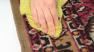 Etwas nagellack entferner ohne aceton auf einen schwamm geben 2. Nagellack Vom Teppich Entfernen Wikihow