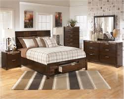 40 Stunning Bedroom Arrangement Ideas Homenthusiastic Arranging Bedroom Furniture Bedroom Arrangement Queen Sized Bedroom Sets
