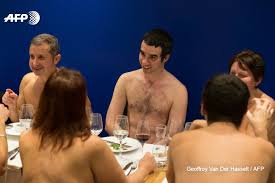 Paris's nudist restaurant o'naturel is to close its doors next month, just 15 months after it opened. Marie Giffard A Twitteren Bon Appetit Tout Nu Le Premier Restaurant Naturiste De Paris Https T Co Qyh1uhgwtd Afp Photos Par Gvanderhasselt Https T Co Agma2b4mrp