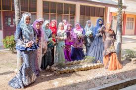 Ianya juga merupakan yang sama untuk tahun 2016, 2009 dan 2010. Sambut Hari Guru Tema Pengantin Amboi Sakan Guru Di Sk Chini Berpakaian Bak Raja Sehari
