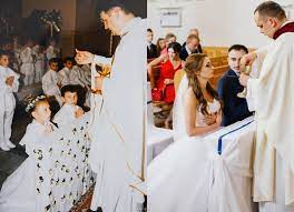 Then, there are these creative couples who really pushed the envelope and turned their wedding photos just downright crazy! Wedding Photo Recreates Childhood Shot Of Bride And Groom Petapixel