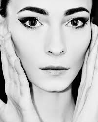 Женщина, видишь ли, это такой предмет, что сколько ты ни изучай её, всё  будет совершенно новое.." "Копаясь в своей душе, мы часто выкапываем такое,  что там лежало бы незаметно..." (Л.Н. Толстой "Анна