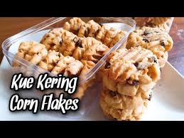 Tambahkan keju, masih terus dikocok hingga halus. Resep Kue Kering Cornflakes Kismis Kenari Renyah Dan Susu Banget Youtube