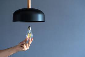 een lamp ophangen zo doet je dat hubo