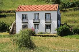 À ses 141,4 km2 de superficie répartis sur deux municipalités, santa cruz et lajes, s'ajoute la sympathie de ses habitants. Ile Des Flores Acores Destination De Vacances Vols Hotels Information Generale Touristic Routes