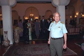 Tuanku mahathir lawan sultan mahmud iskandar by. Sultan Of Johore Sultan Iskandar Ibni Almarhum Sultan