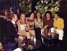 Biografia De Camilo Sesto Cantante Español Camilo Sesto En La Disco Con Andrea Rosetta Y Dorian Camilo Sesto Camilo Fotos De Camila