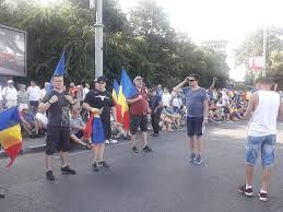 425 de persoane tratate de ambulanțe la fata locului, 63 de oameni duși la spitalele floreasca și elias. Update Live 10 August 2019 Miting La Un An De La ViolenÈ›ele Din PiaÈ›a Victoriei Foto Europa Fm