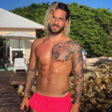#necklace tattoo #vine tattoo #feminine tattoo #neck tattoo #unique tattoo #cool tattoo. Latin Stars Talk About Their Favorite Tattoos People En Espanol