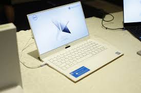 Meja laptop untuk kenyamanan surfing internet atau bekerja di mana saja. Laptop Dell Terbaru Dibanderol Rp 23 Juta Apa Kelebihannya