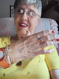 vintage capris with yellow top outfit