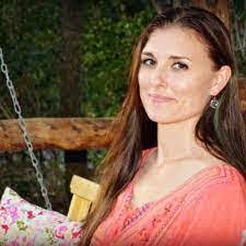 Jenell Baxter's Instagram, Twitter & Facebook