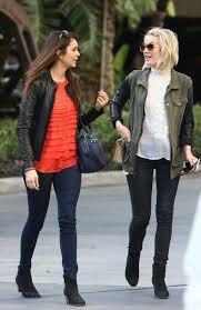 nina dobrev attended the lakers game with julianne hough schwarz blond haare