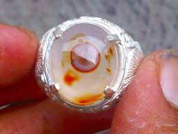 Berikut khasiat apa saja yang batu akik puser bumi miliki : Mengetahui Batu Akik Mata Dewa Batu Akik Cincin