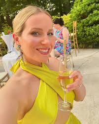 Two weddings, one weekend, same dress 🥂💛🇺🇸 Mazel Tov to @l_blankk and  Mike Furst, as well as Debbie Hersh and Anthony Fabietti! And thanks  @renttherunway for keeping me fierce during #wessingseason 👗