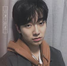 South Korean Actor Sung Yoo-bin Mourns the Loss of His Father