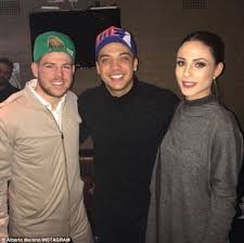A la sevilla le gusta derrochar estilo, que es sencillo, allá por donde va. Liverpool Stars Enjoy Night Out After Tottenham Victory Daily Mail Online