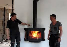 En effet, le rendement d'une cheminée à feu ouvert ne dépasse pas les 20%, il monte à 75% avec le. Pose D Un Poele A Bois Black Pearl De La Marque Wanders A Aix