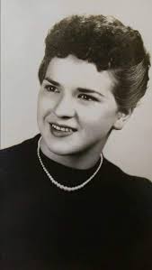 Libby Riddell (Kelly)