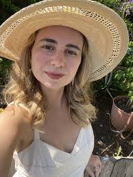 Jennifer Henline's Instagram, Twitter & Facebook