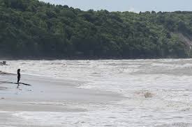 В результате падения произошла массивная утечка топлива, начался сильный пожар, вызвавший гибель не только экипажа самолёта, но и 26 человек, находившихся на тот момент в здании (к моменту. Padenie Samoleta Na Detskij Sad V Svetlogorske