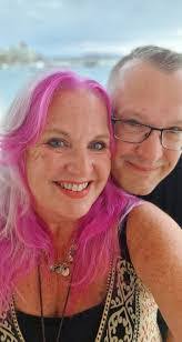 Lesley Courtney's Instagram, Twitter & Facebook