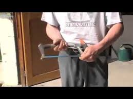 Comment Monter Une Lame De Scie A Metaux Youtube