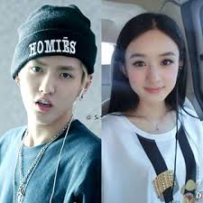 Mái tóc húi cua của ngô diệc phàm khiến anh chàng trở nên nổi bật. Vi Bai Hat Nay Fan Triá»‡u Lá»‡ DÄ©nh Ngo Diá»‡c Pham Kháº©u Chiáº¿n Gay Gáº¯t