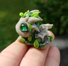 In more modern versions of the statue and clay puzzle, we can make a change in the matter, for example by breaking off an arm and replacing it with a new arm made of different material but restoring the shape. The Ultimate List Of 45 Of The Most Talented Clay Dragon Sculptors On Instagram